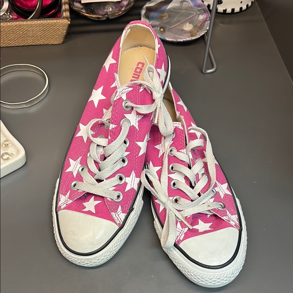 Converse Low Top Sneakers in Pink with White Stars